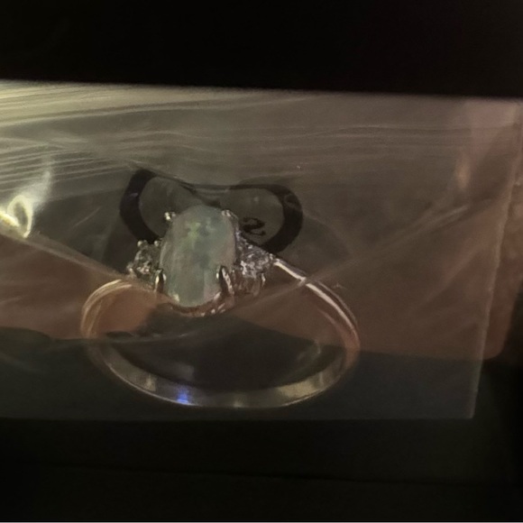 Silver Opal ring size 7 and earrings set, brand new, (costume jewelry) - Picture 5 of 6
